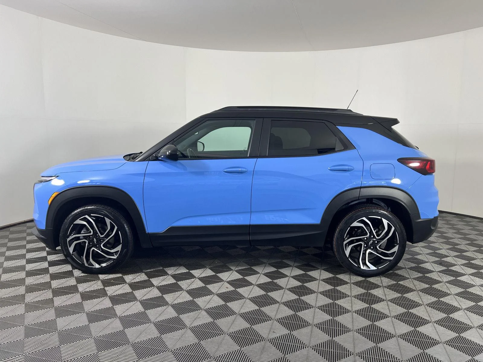Used 2024 Fountain Blue Chevrolet RS image 27