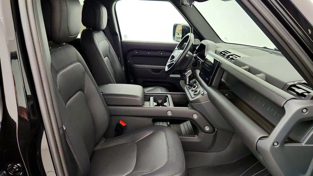 Used 2024 Santorini Black Metallic Land Rover 130 P400 X-Dynamic SE image 25