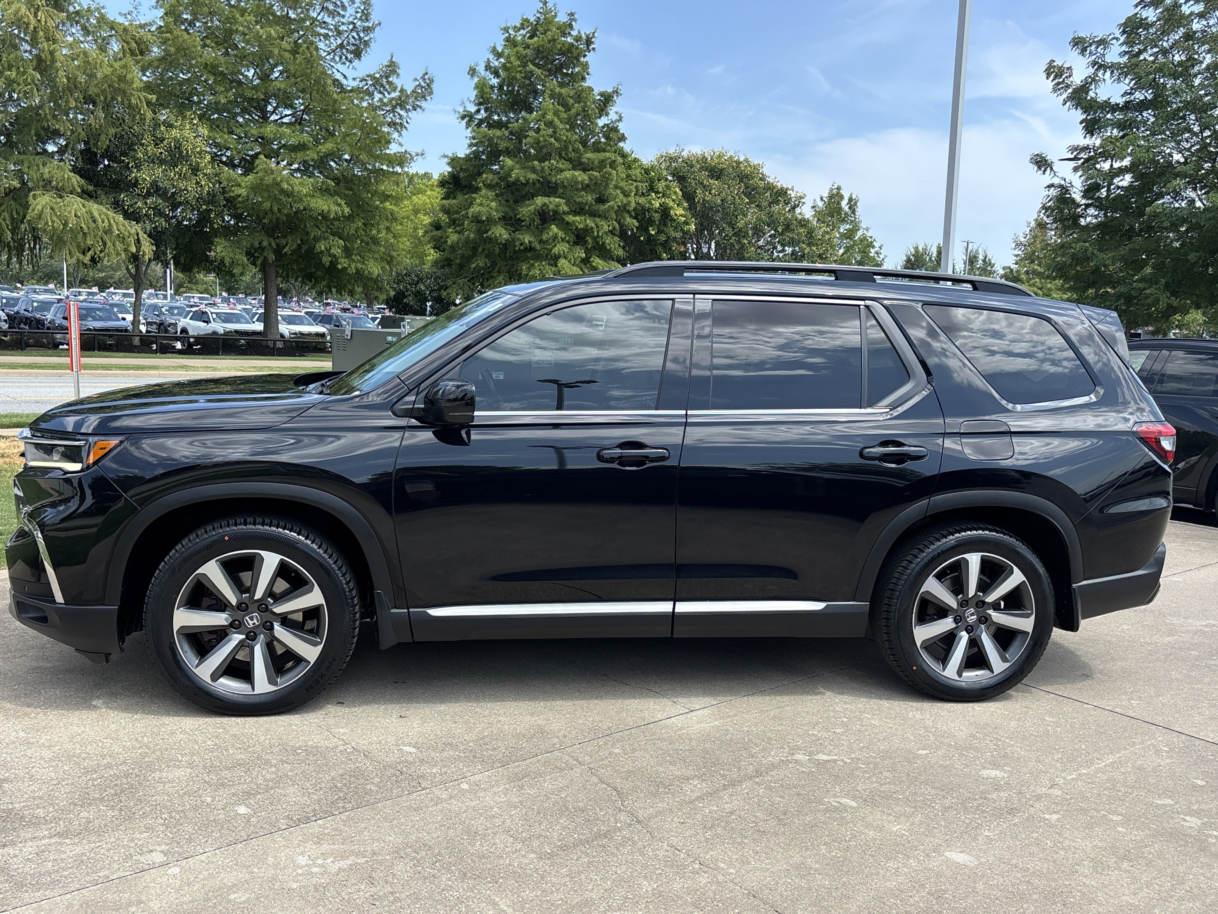 Used 2024 Crystal Black Pearl Honda Touring image 10