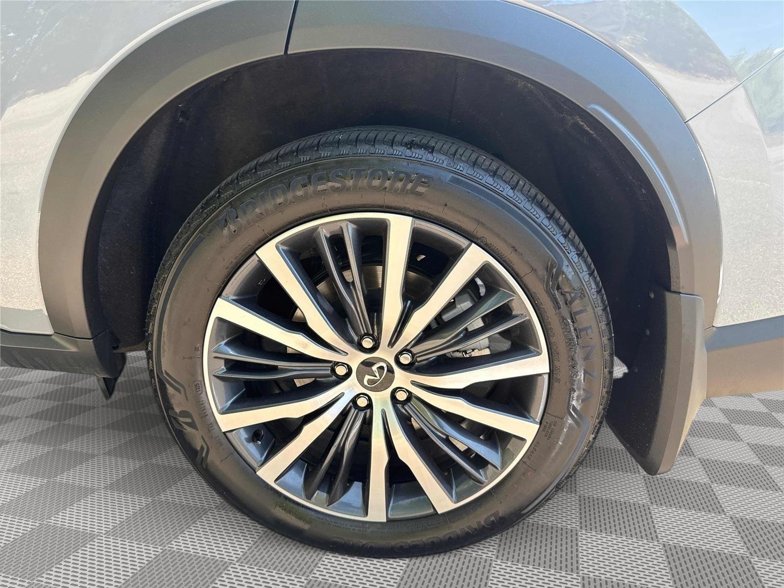 Used 2025 Harbor Gray/Obsidian Black INFINITI AUTOGRAPH image 33