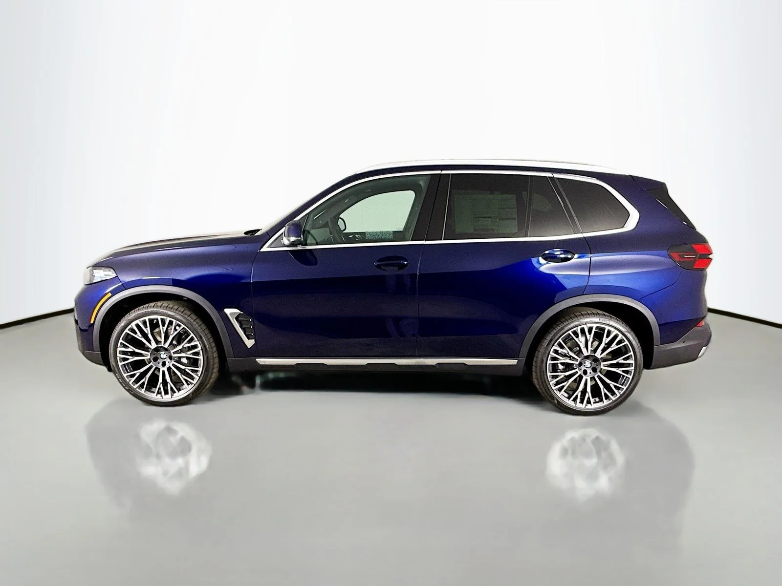 Used 2026 Tanzanite Blue II Metallic BMW sDrive40i image 4
