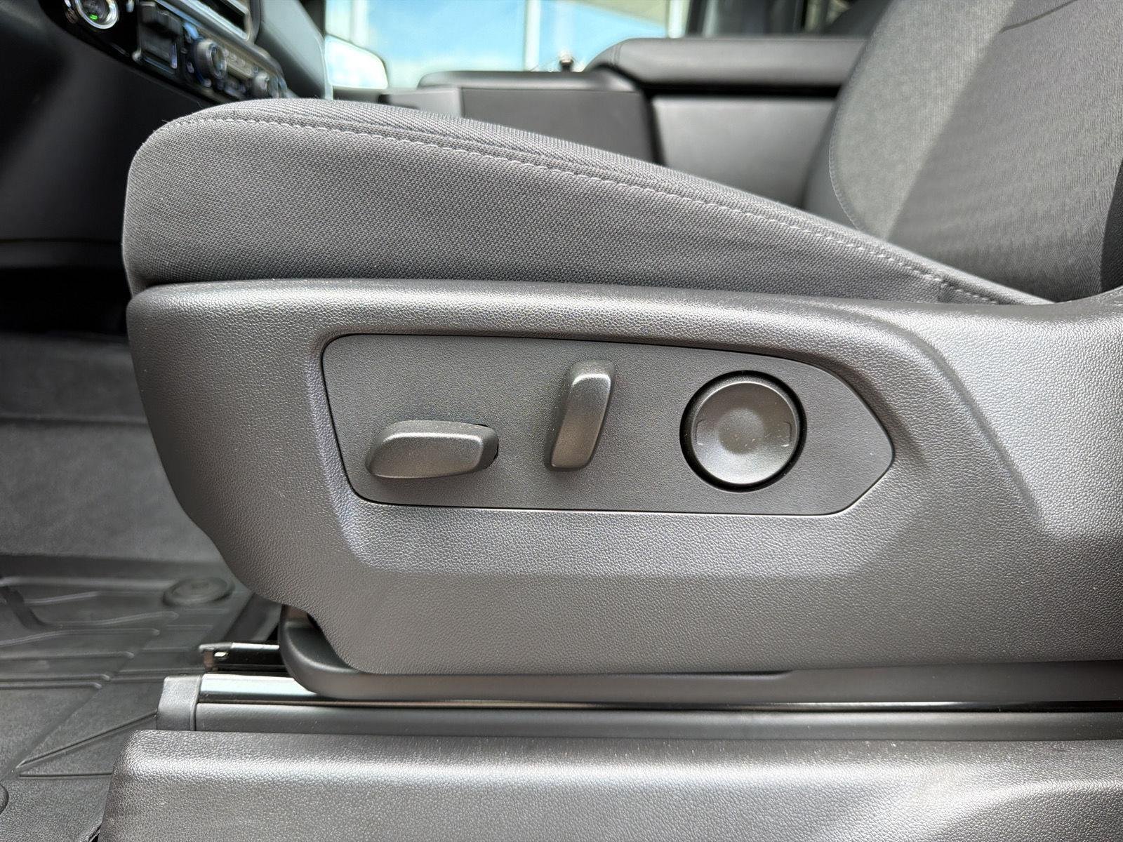2025 Chevrolet Silverado 1500 LT - Photo 17