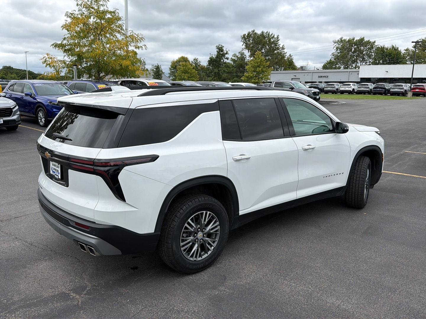 Used 2025 Summit White Chevrolet AWD LT image 7