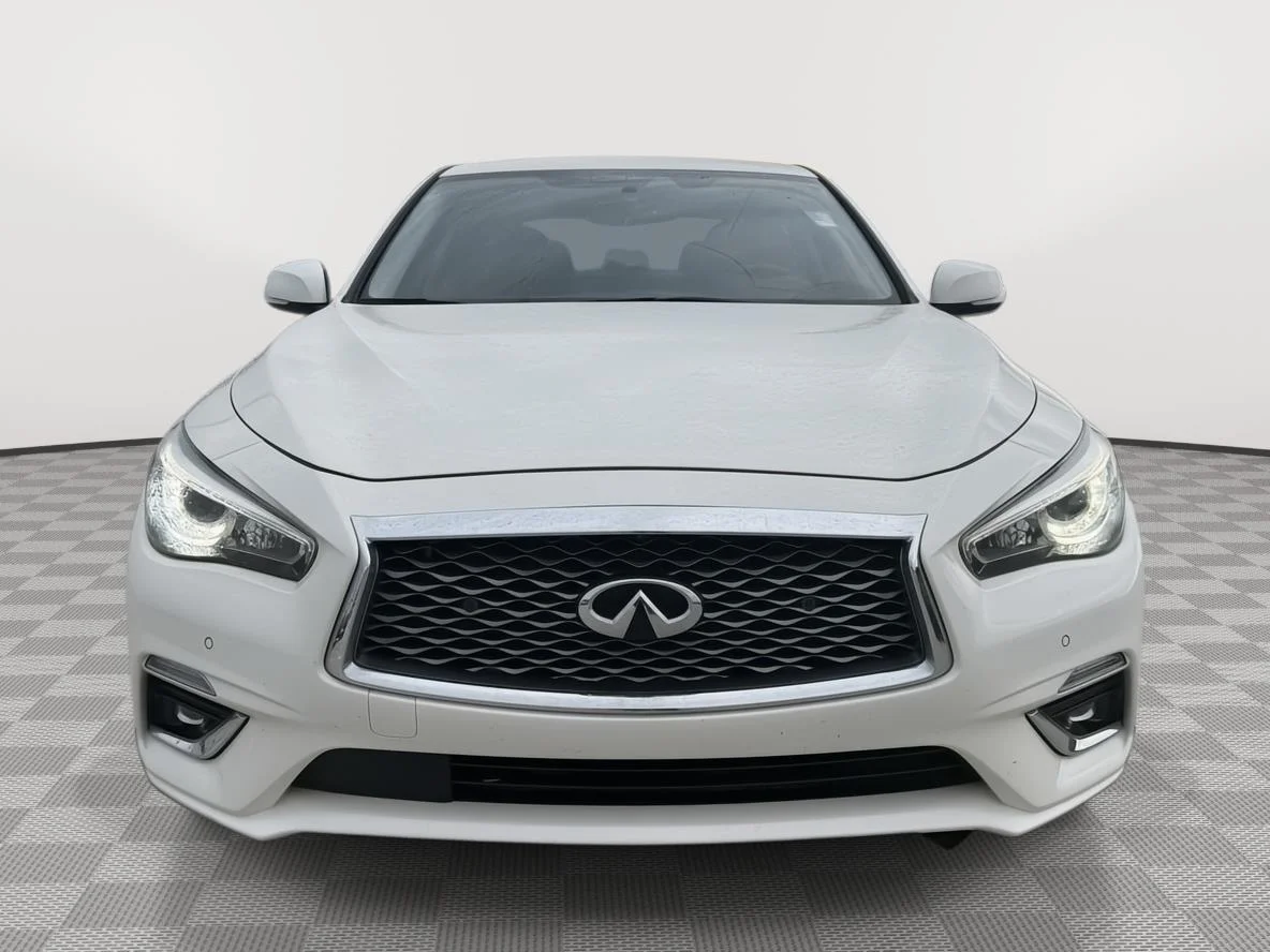 Used 2022 Majestic White INFINITI LUXE image 2