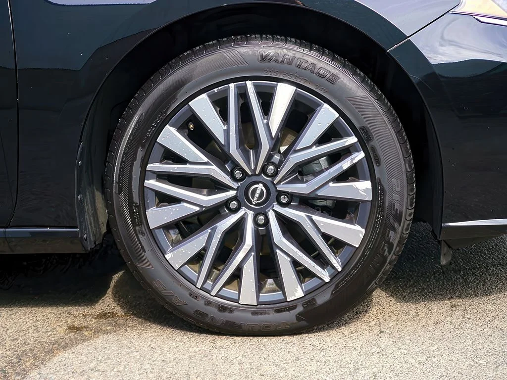 2025 Nissan Altima SV - Photo 14