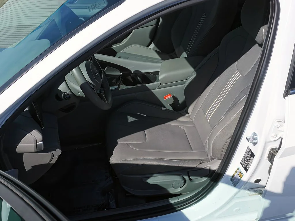 2025 Hyundai Elantra SEL - Photo 14