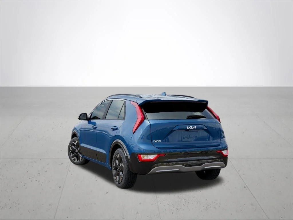 New 2026 Mineral Blue Kia WIND image 4