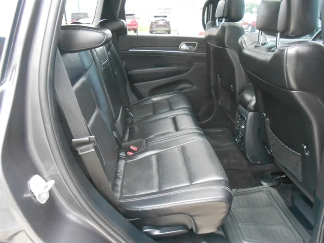 Used 2017 Granite Crystal Metallic JEEP Limited image 8