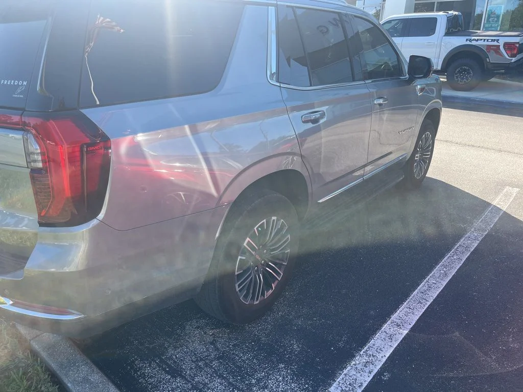 Used 2025 Silver GMC Elevation image 17