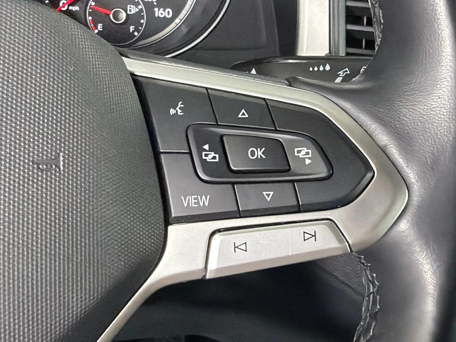 Used 2021 Silver/Gray Volkswagen 2.0T SE image 26