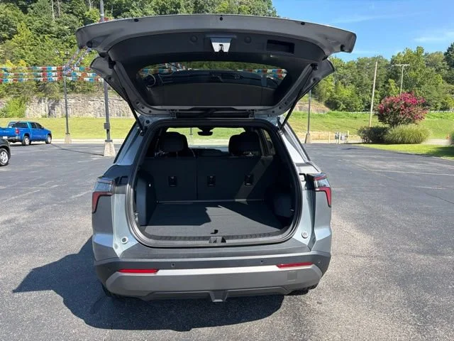 New 2027 Sterling Gray Metallic Chevrolet LT image 19