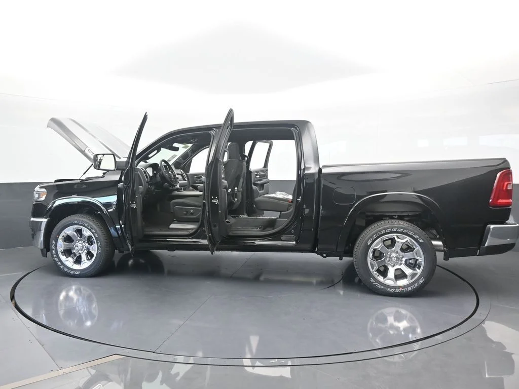 New 2026 Diamond Black Crystal Pearl-Coat Exterior Paint RAM Big Horn/Lone Star image 67