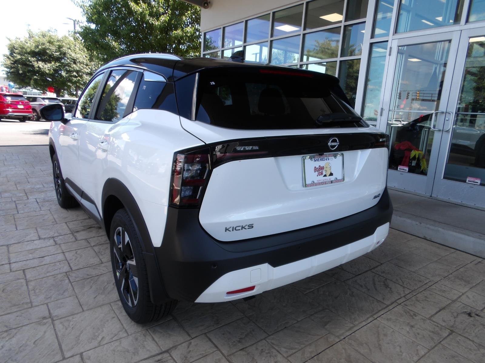 New 2026 Aspen White TriCoat / Super Black Two-tone Nissan SV image 5