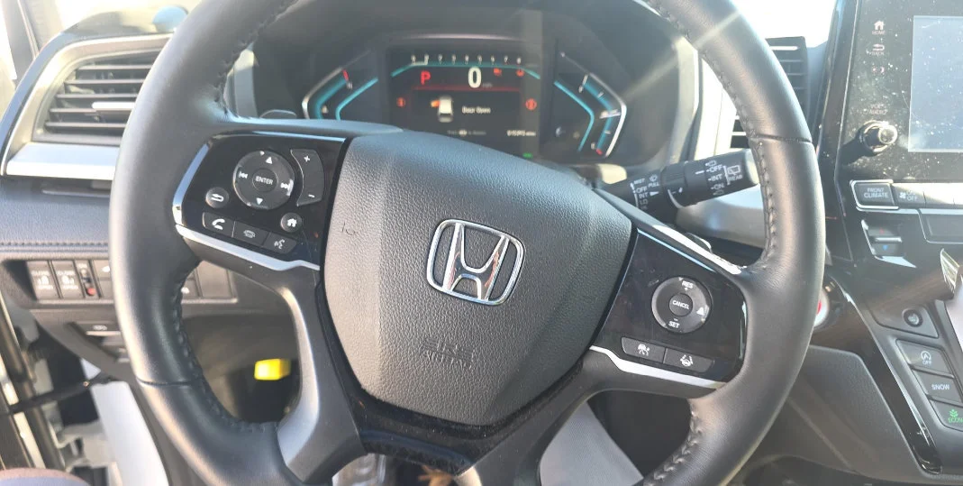 Certified Used 2023 Platinum White Pearl Honda Touring image 14
