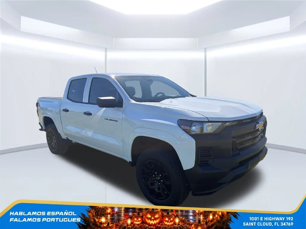 New 2026 Summit White Chevrolet WT image 7