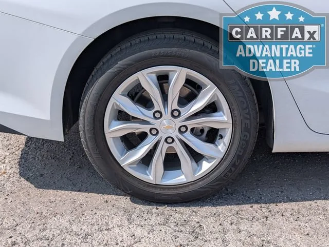 Used 2024 Summit White Chevrolet 1LT image 3