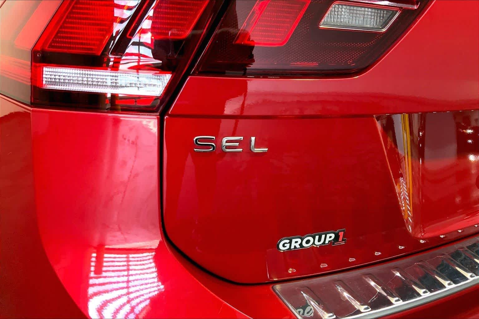 Used 2024 Kings Red Metallic Volkswagen SEL R-Line image 10