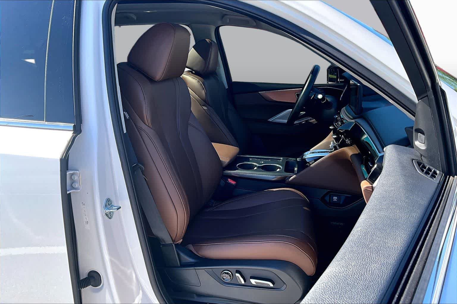 Used 2025 Platinum White Pearl Acura w/Technology Package image 9
