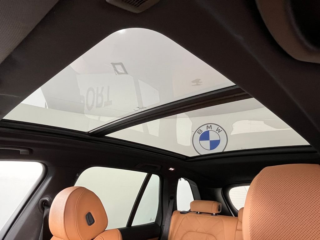 Used 2024 White BMW xDrive40i image 31