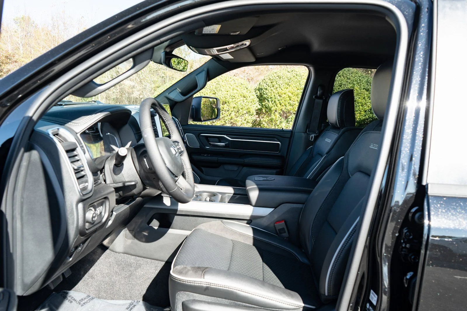 New 2026 Diamond Black Crystal Pearl-Coat Exterior Paint RAM Laramie image 14