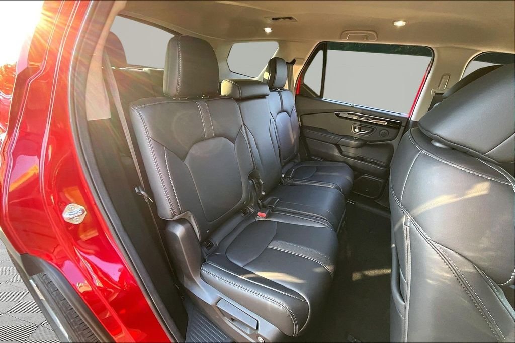 Used 2025 Red Honda EX-L image 17