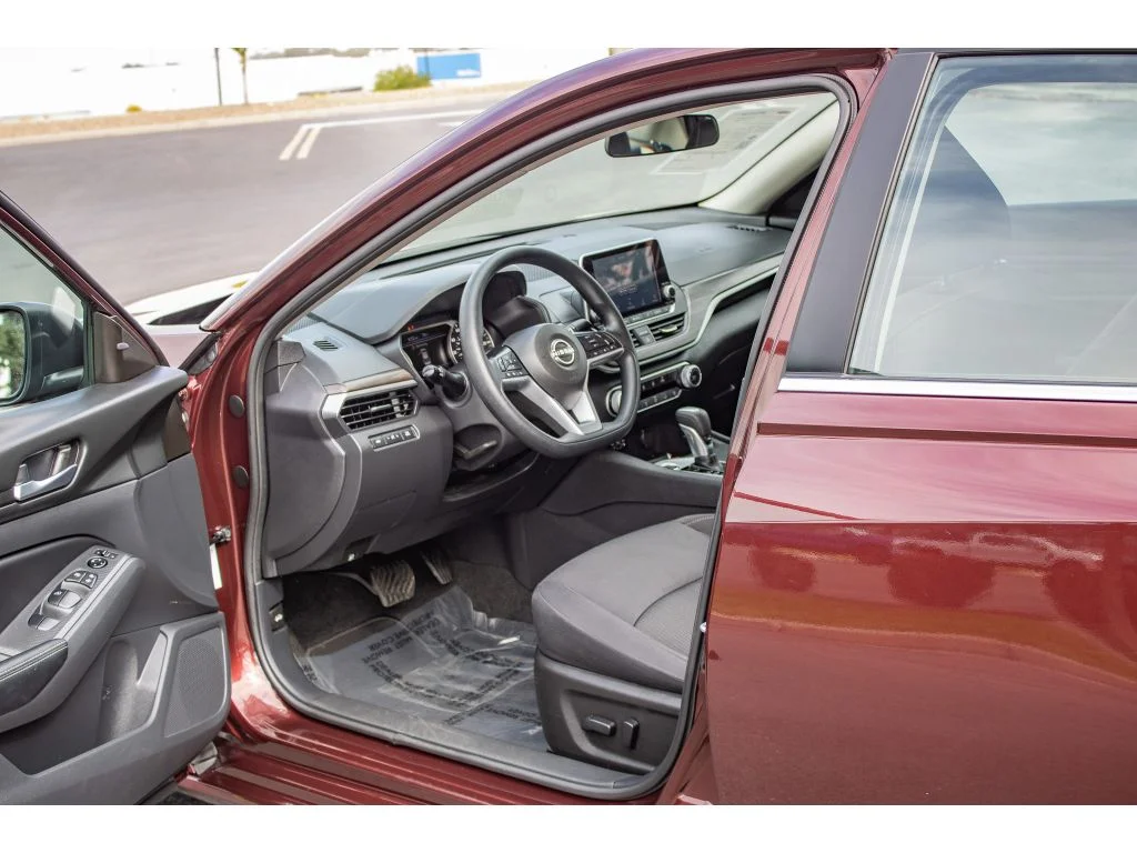 Used 2025 Garnet Pearl Metallic Nissan SV image 26