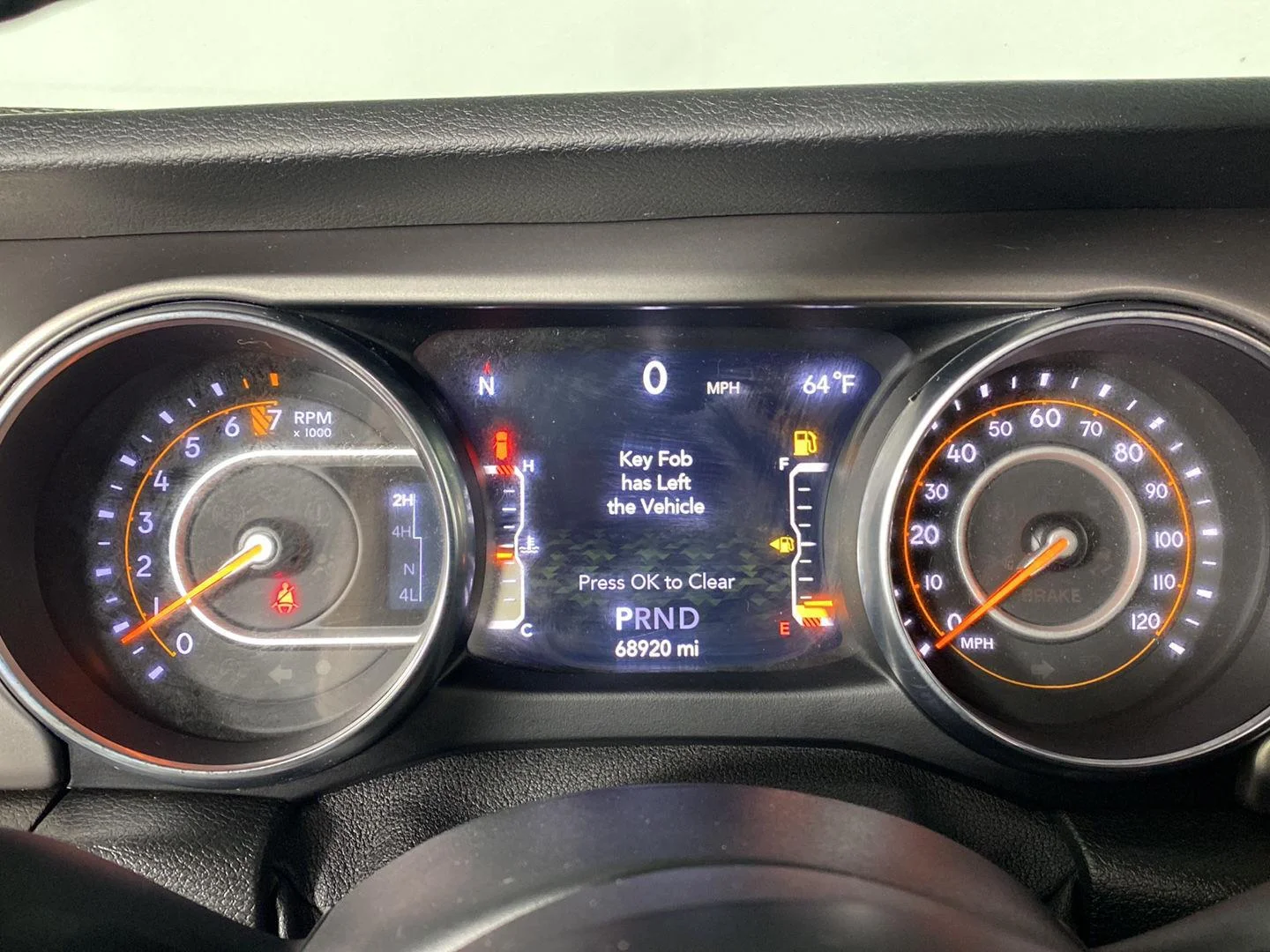 Used 2019 Bikini Pearlcoat Jeep Sport S image 9