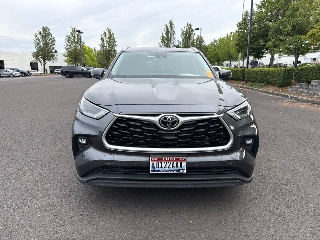 Used 2022 Magnetic Gray Metallic Toyota XLE image 1