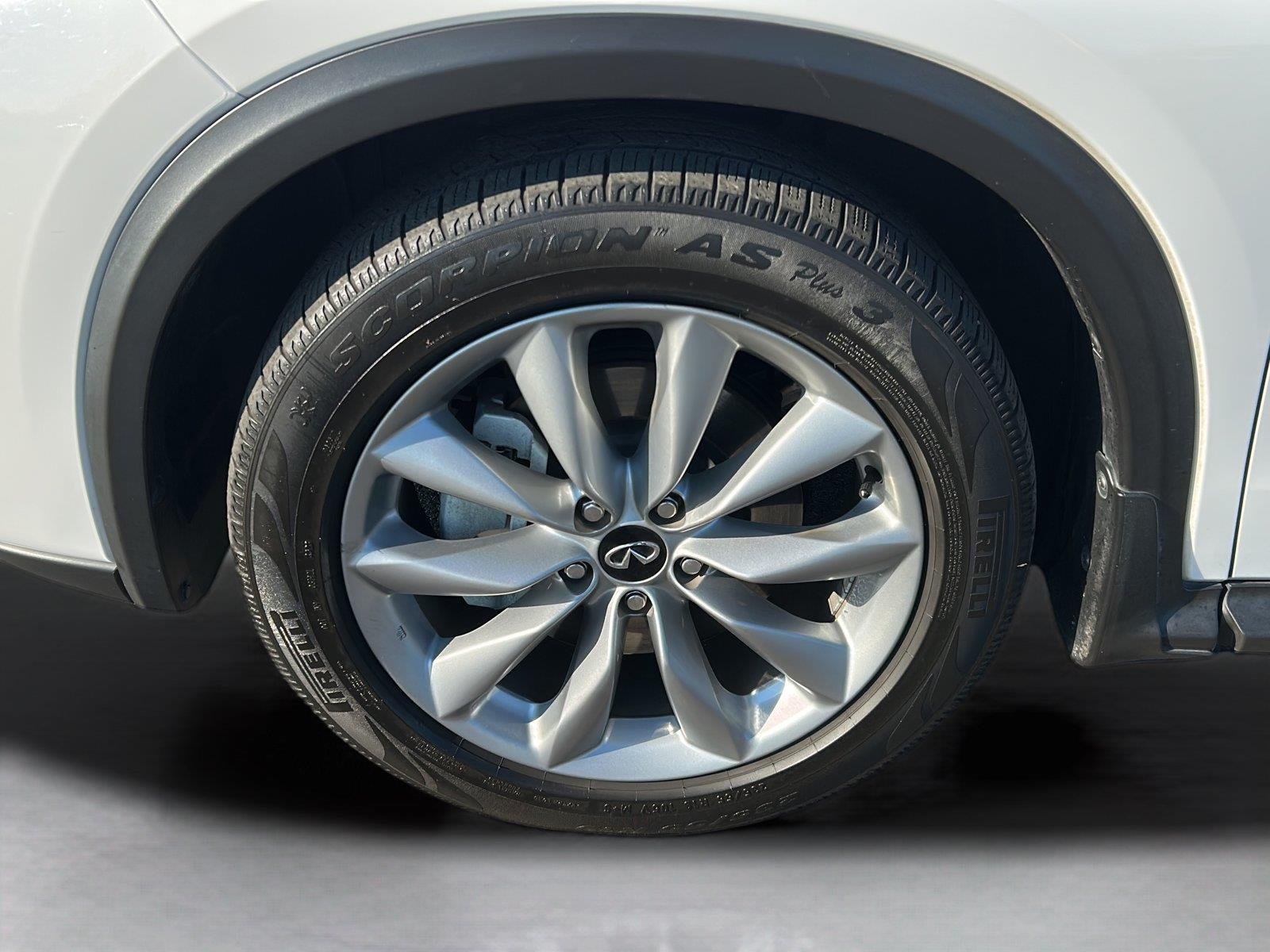 Used 2021  INFINITI LUXE image 14