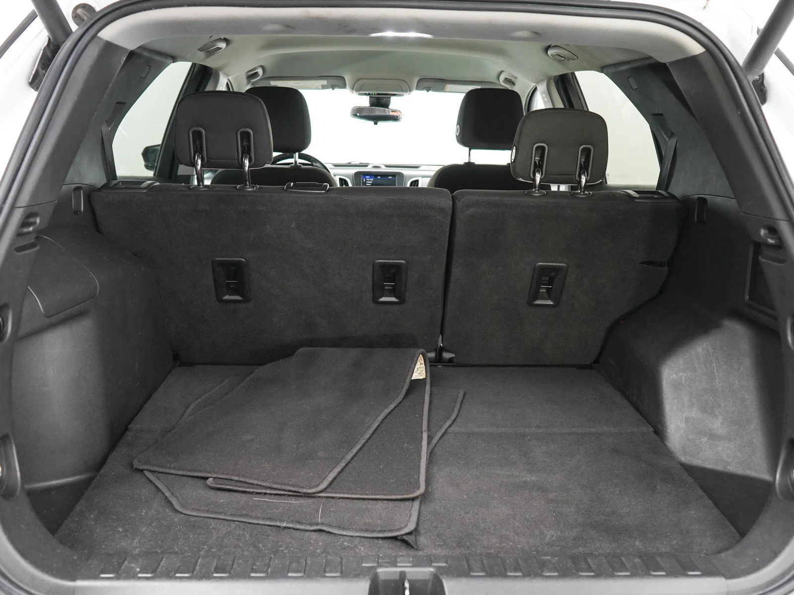 Used 2020 Summit White Chevrolet LT image 9