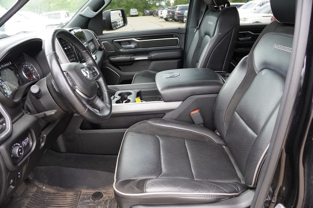 Used 2020 Diamond Black Crystal Pearlcoat Ram Laramie image 5