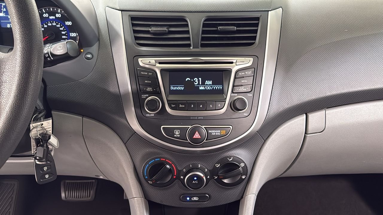Used 2017 Gray Hyundai SE image 10