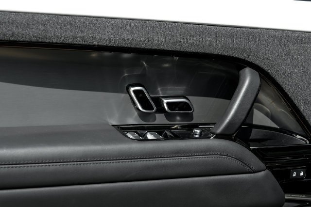 Used 2024  Land Rover Dynamic SE image 52