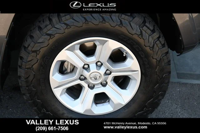 Used 2018 Gray Toyota SR5 image 6