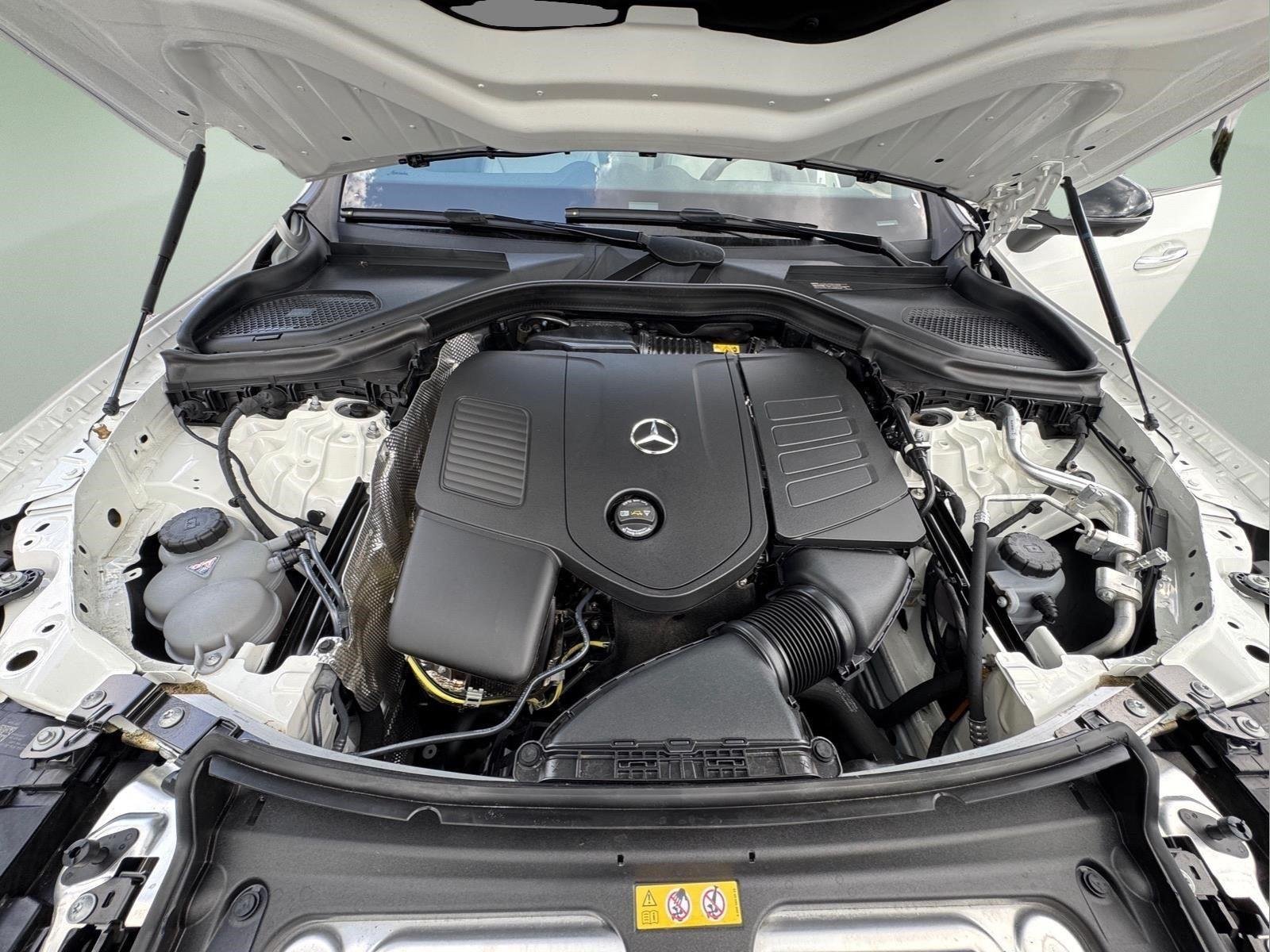 Used 2024 Polar White Mercedes-Benz GLC 300 image 11