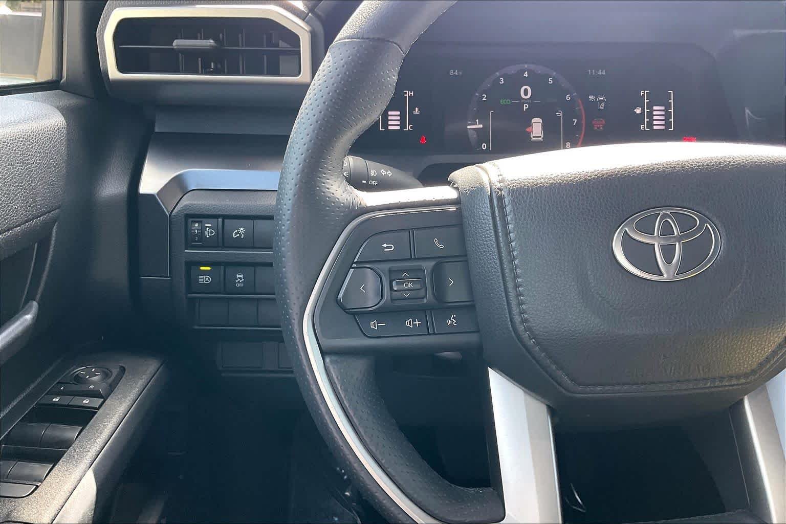 Used 2025 Ice Cap Toyota SR5 image 23