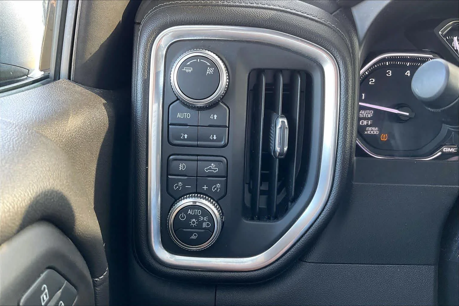 Used 2019 Quicksilver Metallic GMC SLT image 32