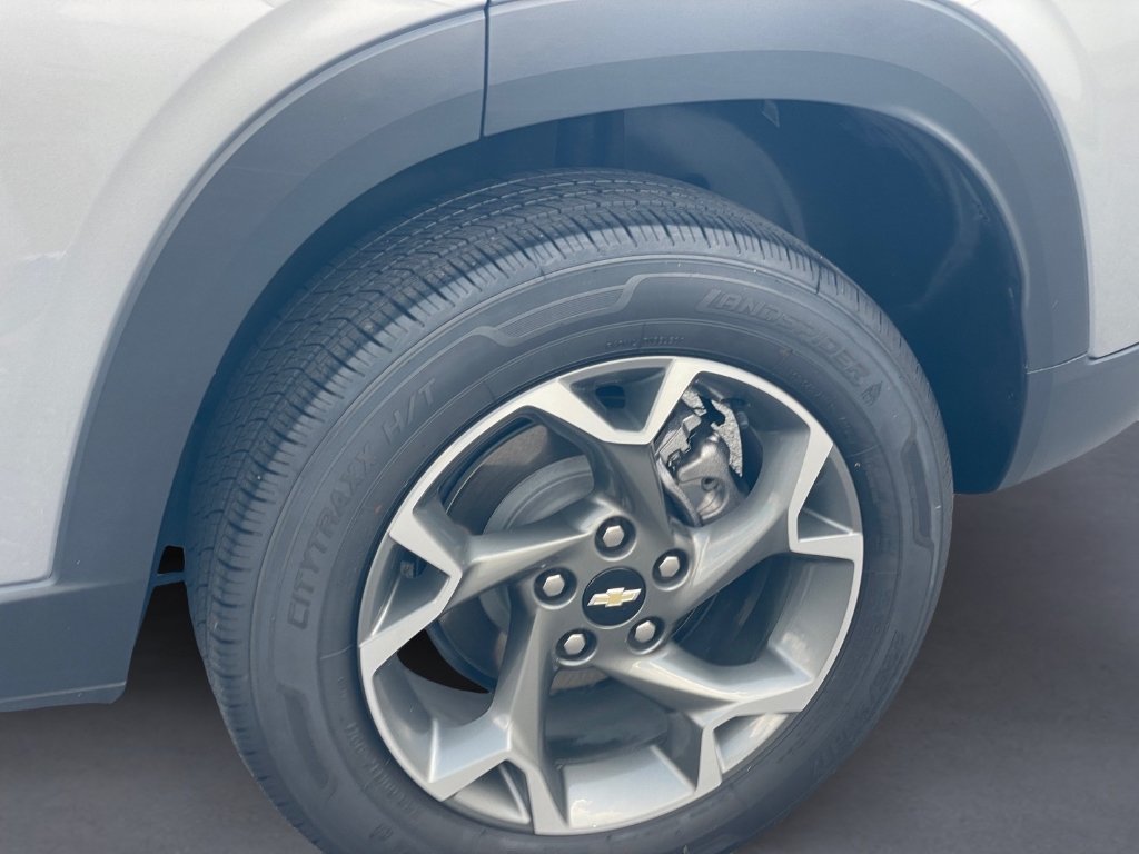 Used 2025 Sterling Gray Metallic Chevrolet LT image 23