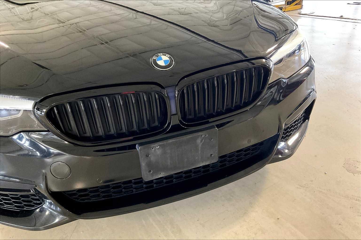Used 2019 Black Sapphire Metallic BMW 530e iPerformance image 30