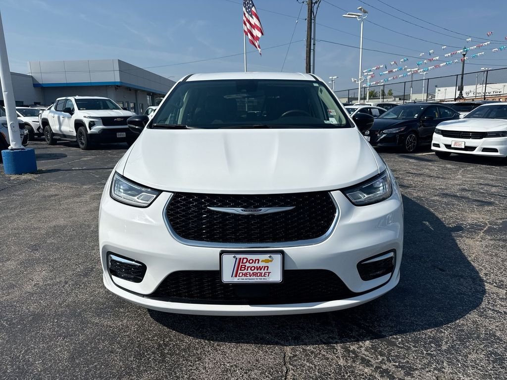 Used 2024 White Chrysler Touring L image 48