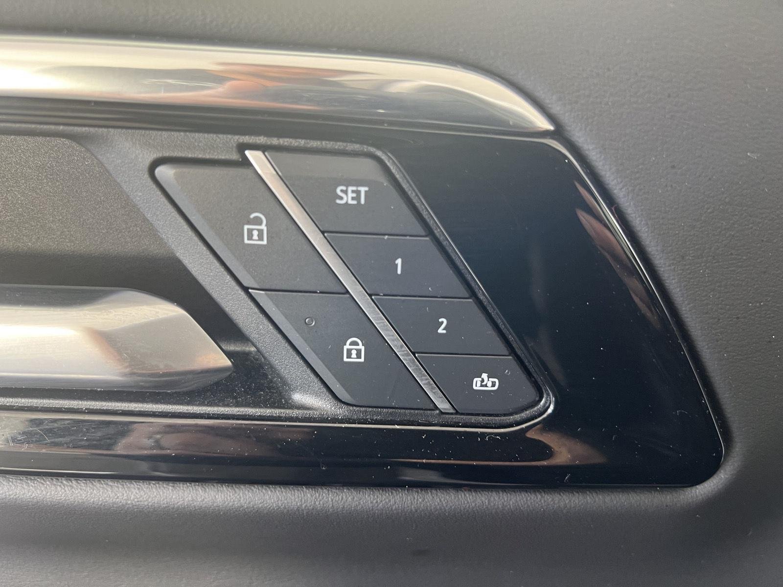 Used 2025 Pearl Chevrolet RST image 8