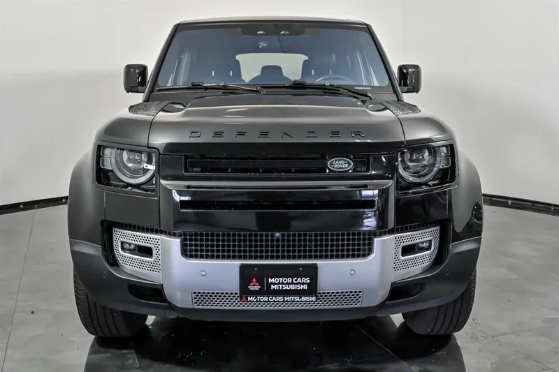 Used 2022 Santorini Black Metallic Land Rover 110 SE image 4