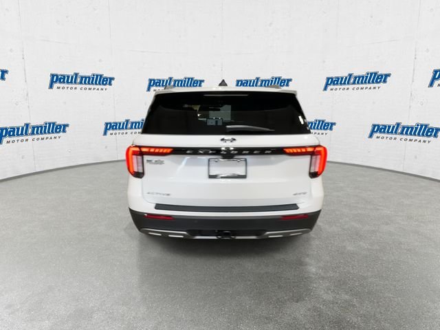 New 2026 Star White Metallic Tri-Coat Ford Active image 9