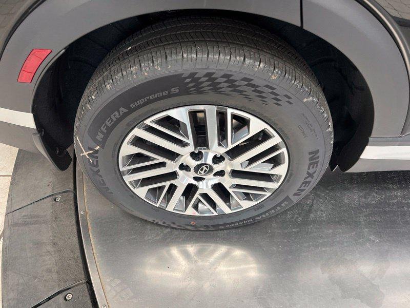 New 2027 Black Hyundai SEL Premium AWD image 10