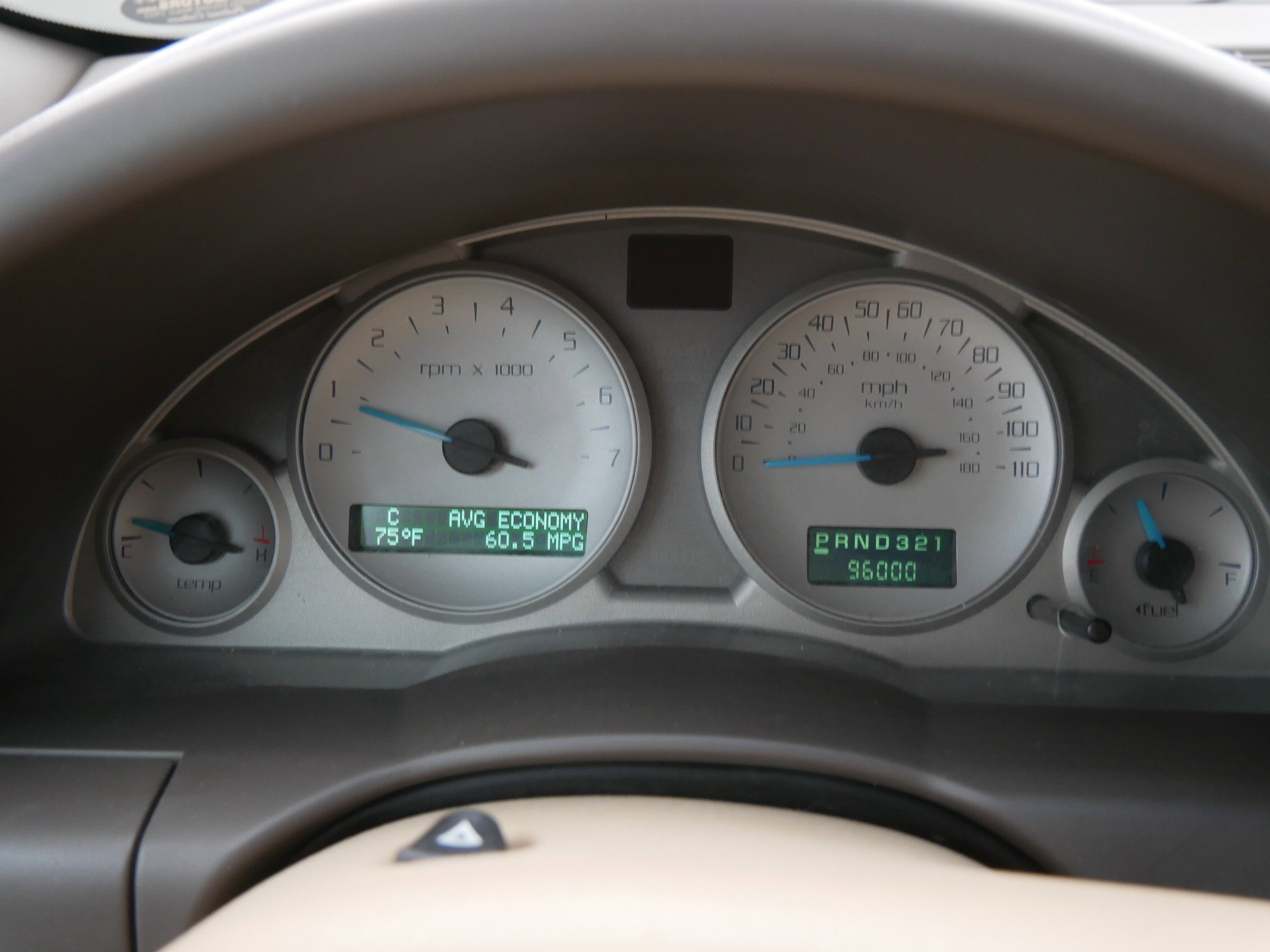 Used 2003 Silverleaf Metallic Buick CX image 21