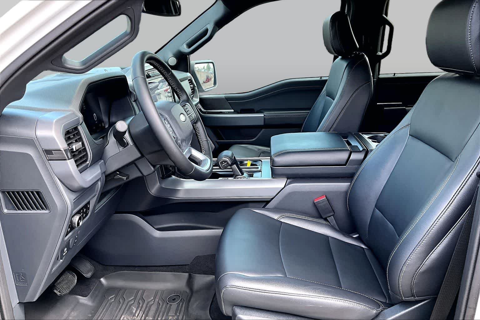 Used 2025 Oxford White Ford XLT image 8