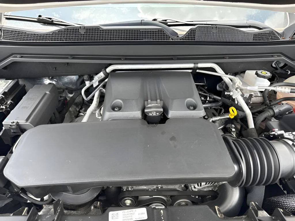 Used 2024 Summit White GMC AT4 image 18
