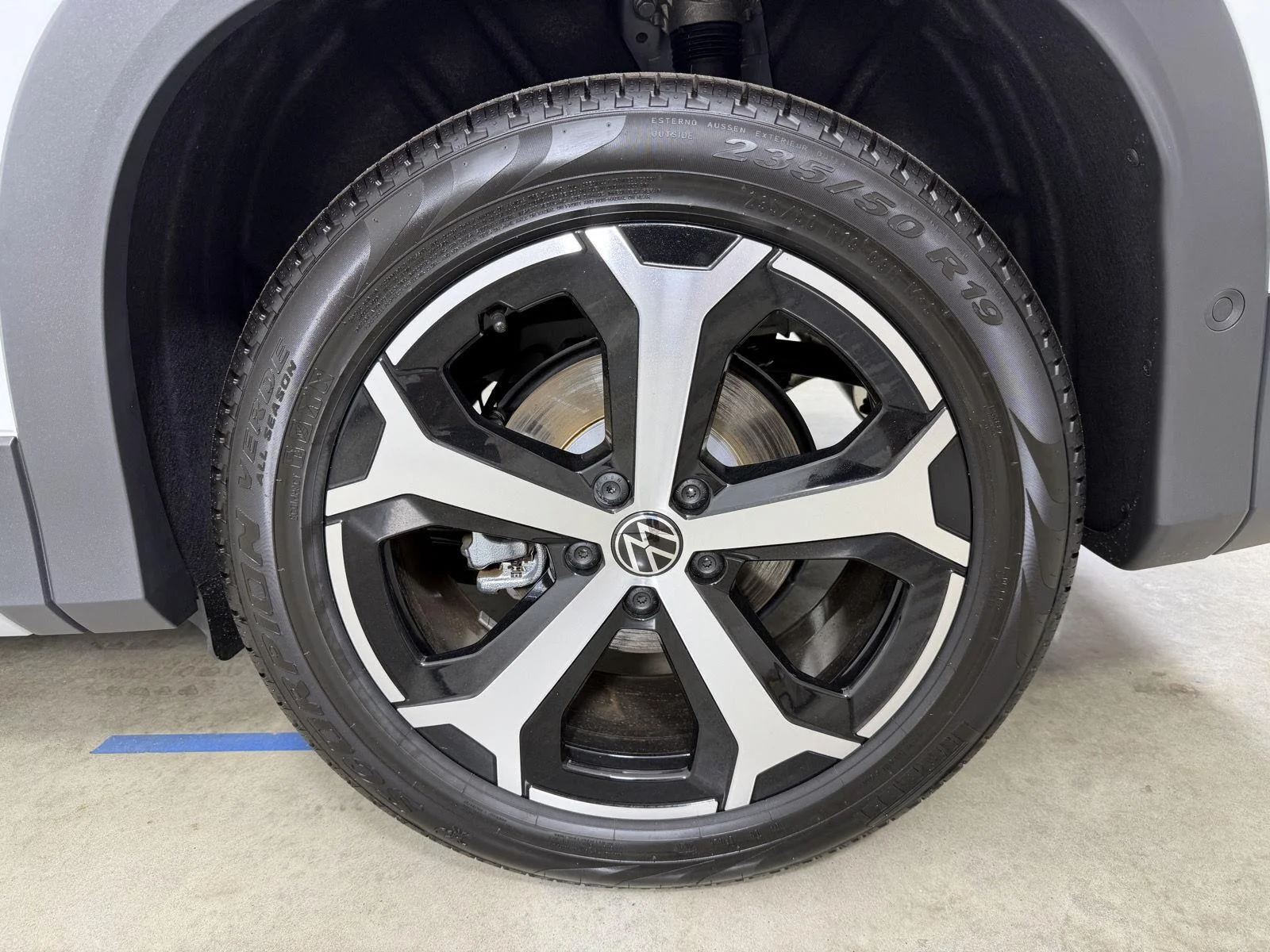 New 2026 Pure White Volkswagen SE image 21