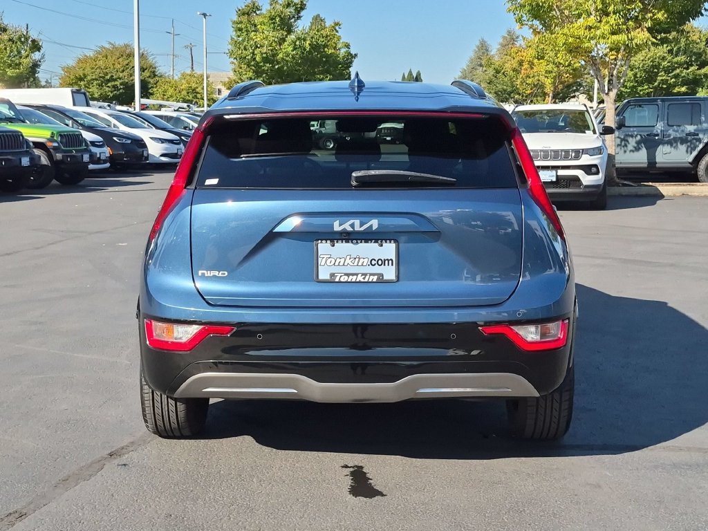 Used 2023 Blue Kia Wind image 5