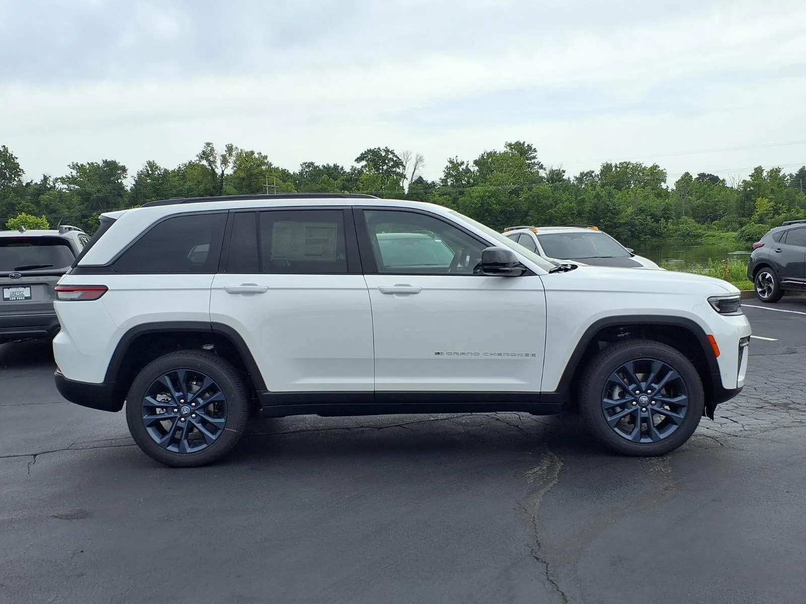 New 2026 Bright White Clear-Coat Exterior Paint Jeep 85th Anniversary Edition image 13